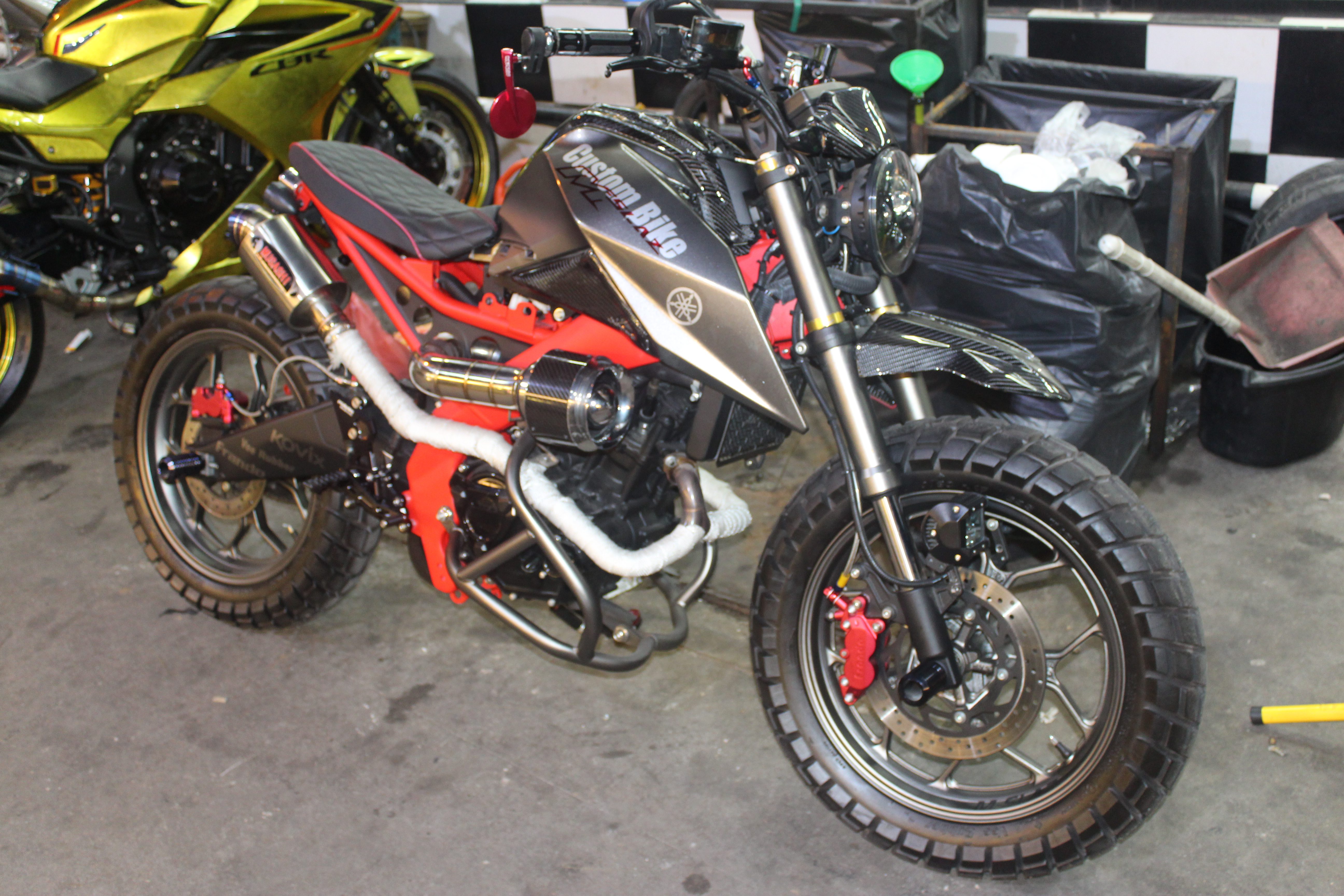 Yamaha M-Slaz-Black-Grey